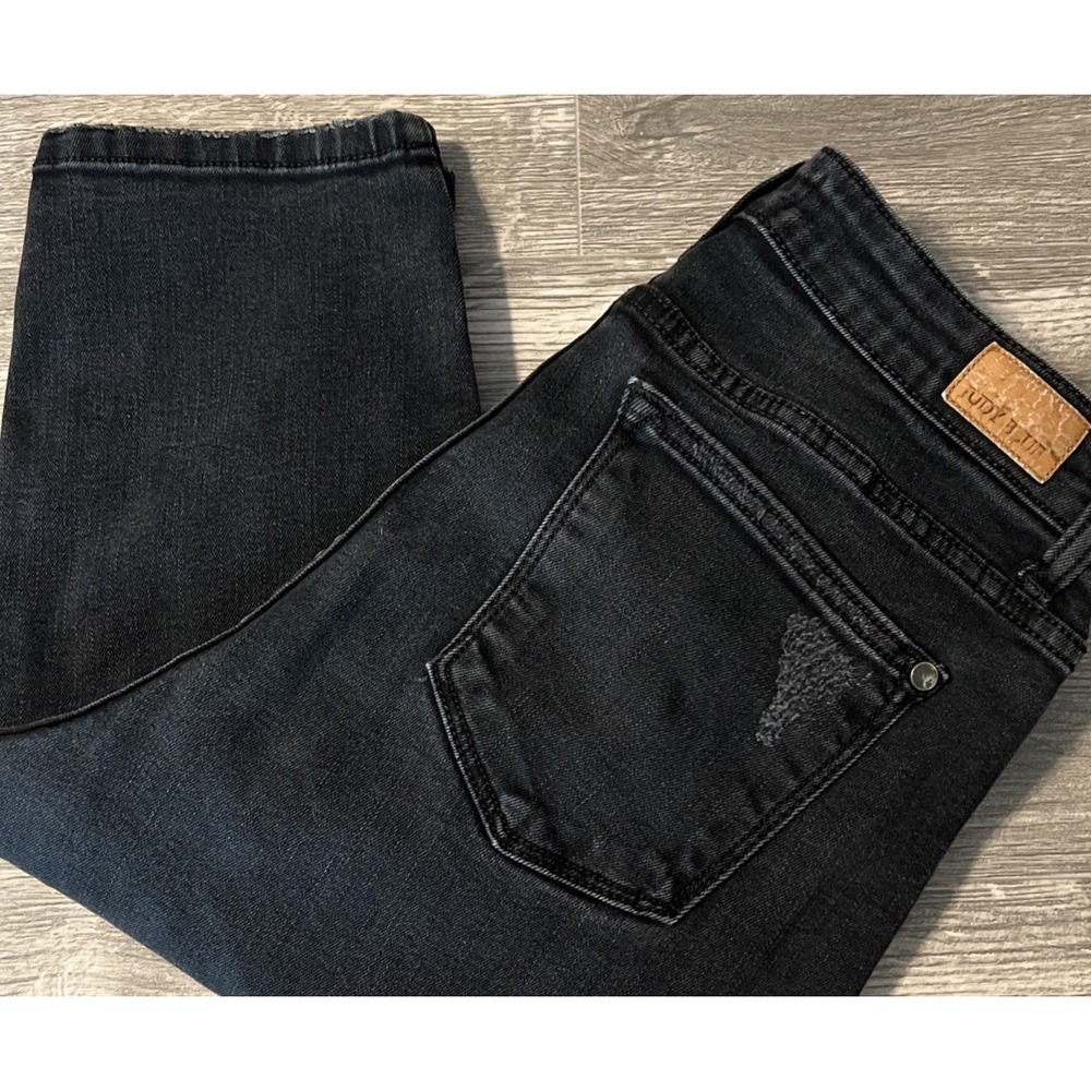 Judy Blue The Standout Boyfriend Fit HighRise Distressed Black Jean 9/29 (27x27)